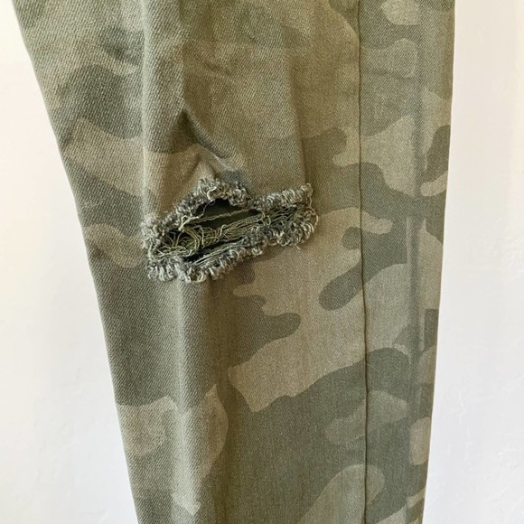 AMERICAN EAGLE OUTFITTERS Women's Green Camo Distressed Skinny Ankle Jeans sz 6R - Picture 5 of 9